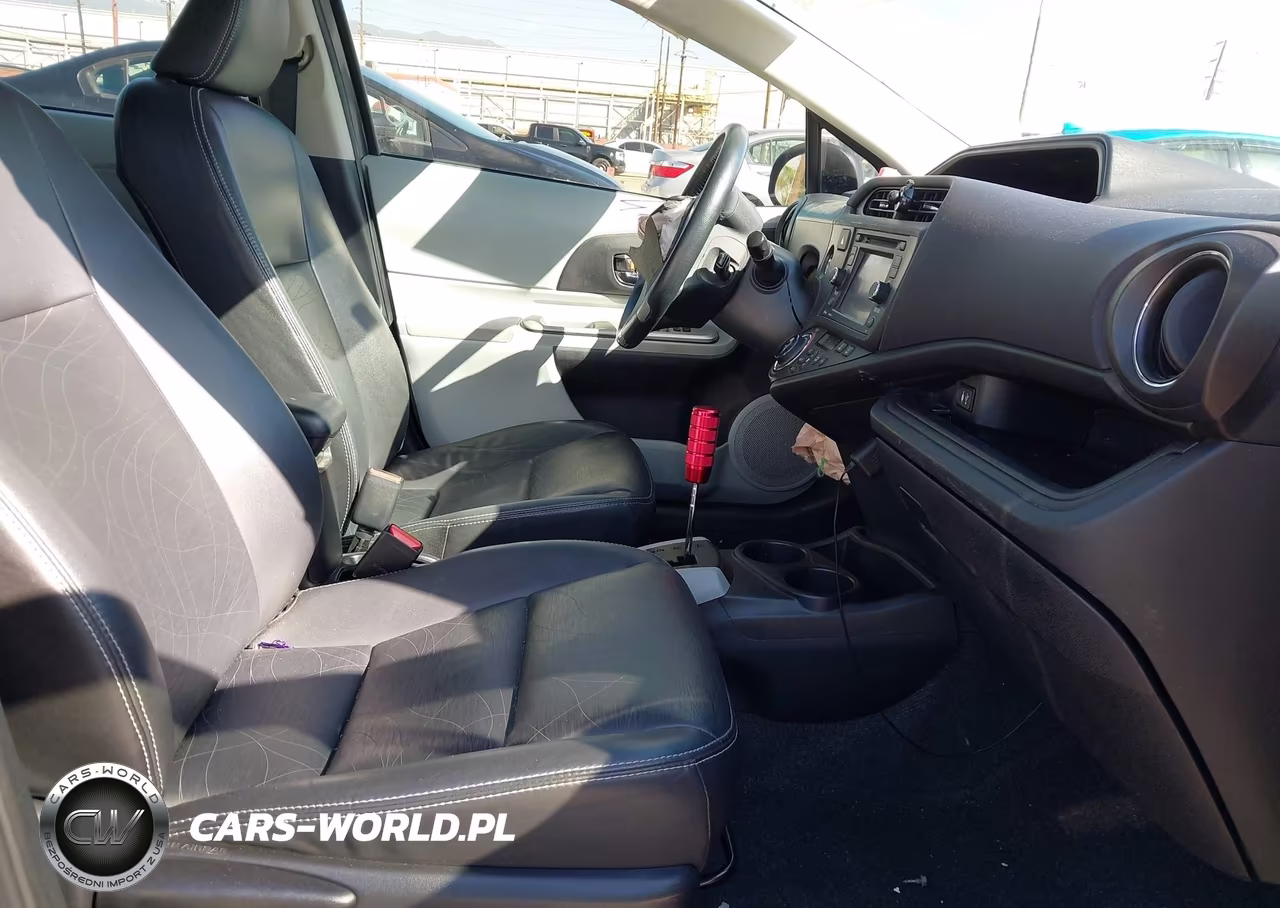 2013 Toyota Prius C Four VIN:JTDKDTB35D1549831 - 5