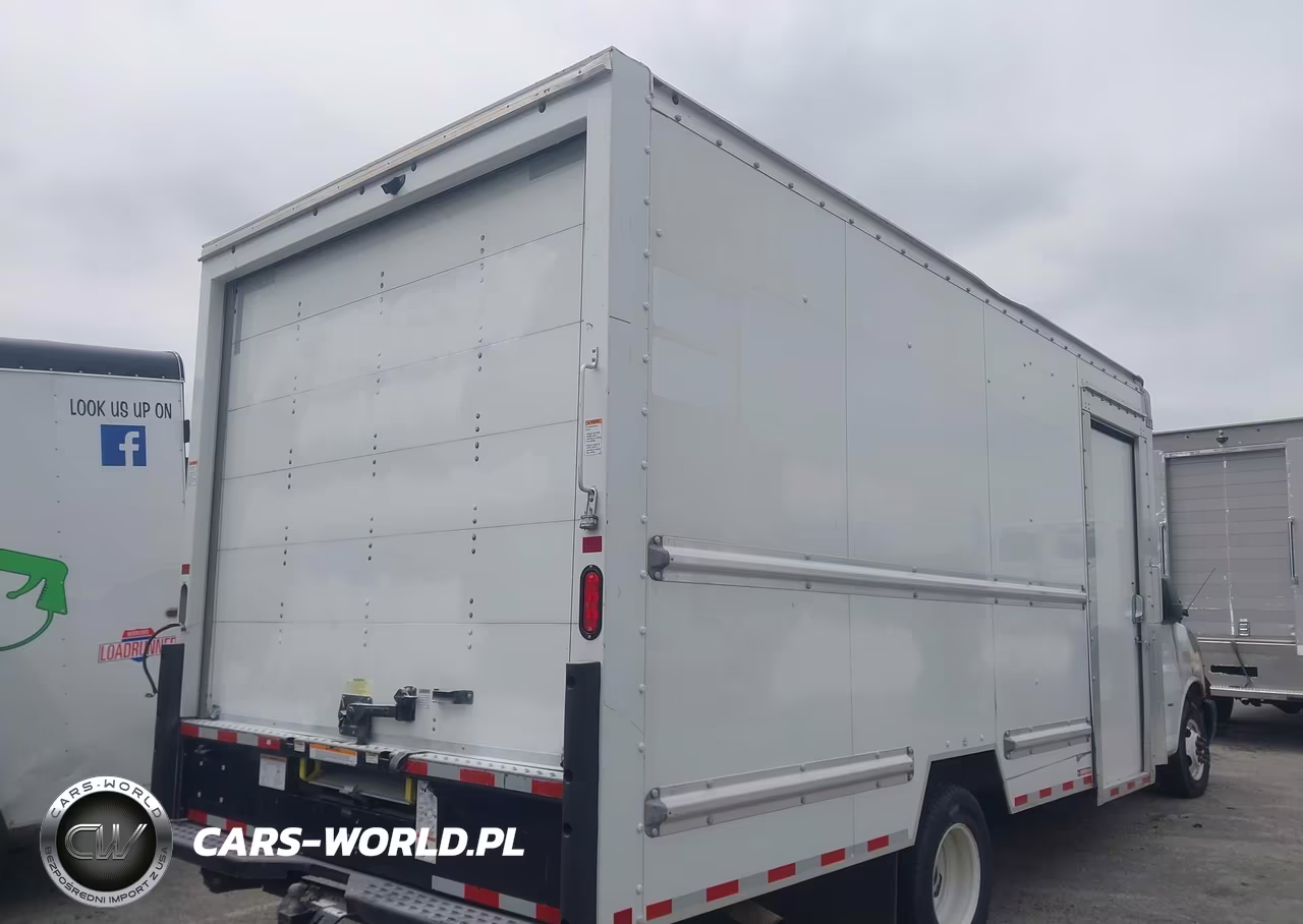 2022 GMC Savana Cutaway Work Van VIN:7GZ37TC79NN011742 - 4