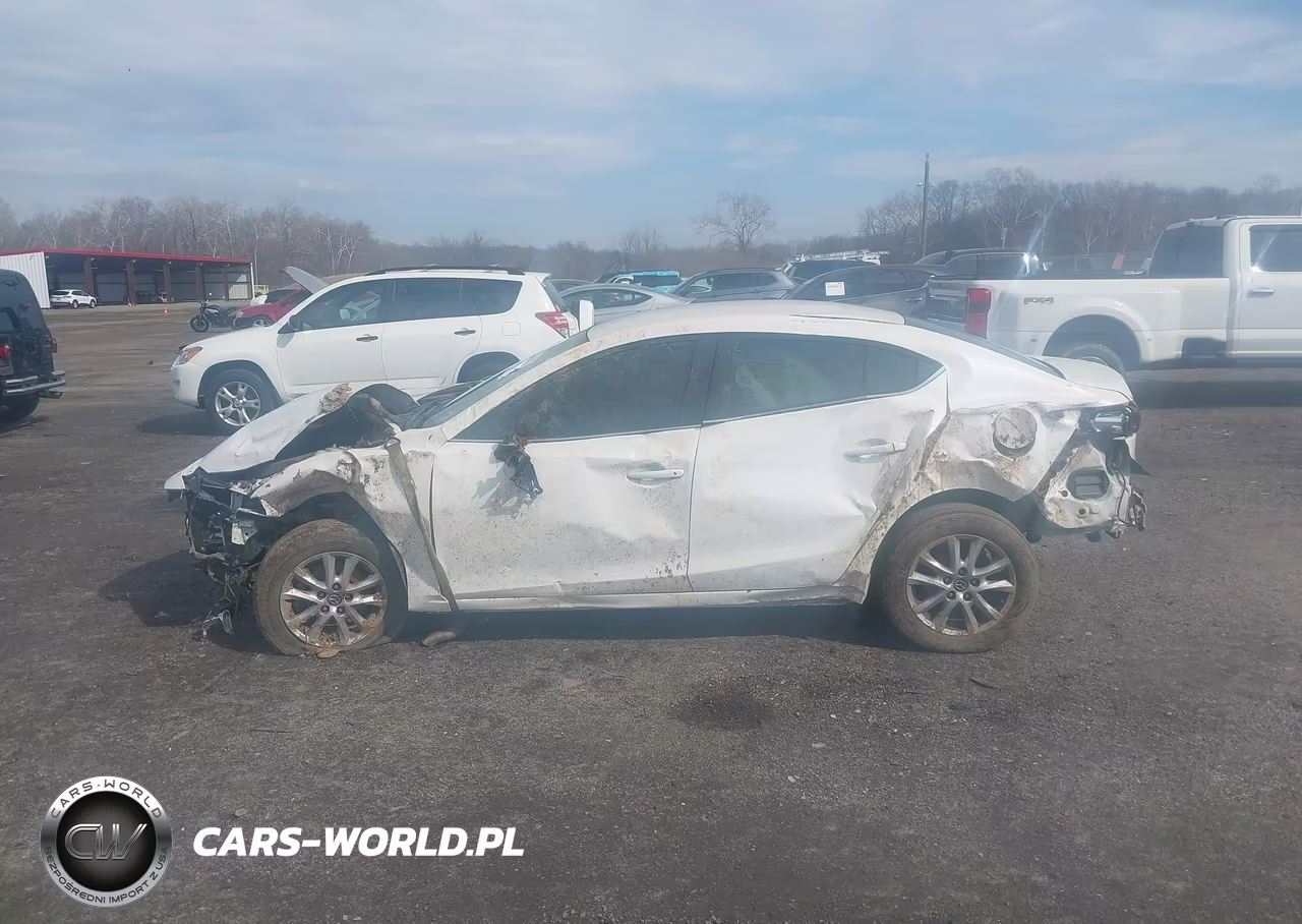 2018 Mazda Mazda3 Sport VIN:3MZBN1U70JM169924 - 14