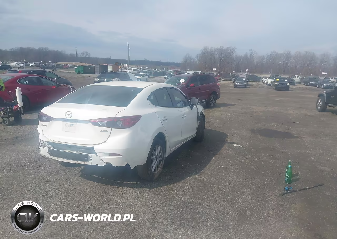 2018 Mazda Mazda3 Sport VIN:3MZBN1U70JM169924 - 4