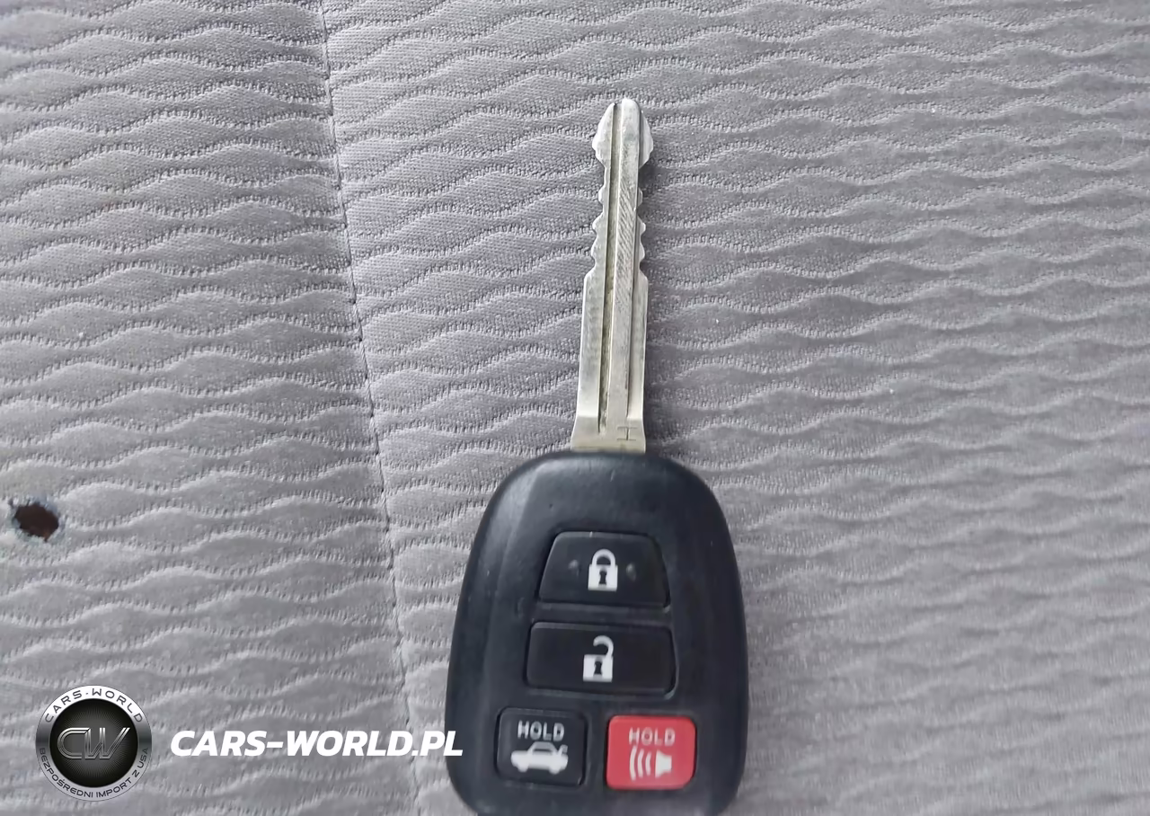 2018 Toyota Corolla Le VIN:5YFBURHE0JP798086 - 11