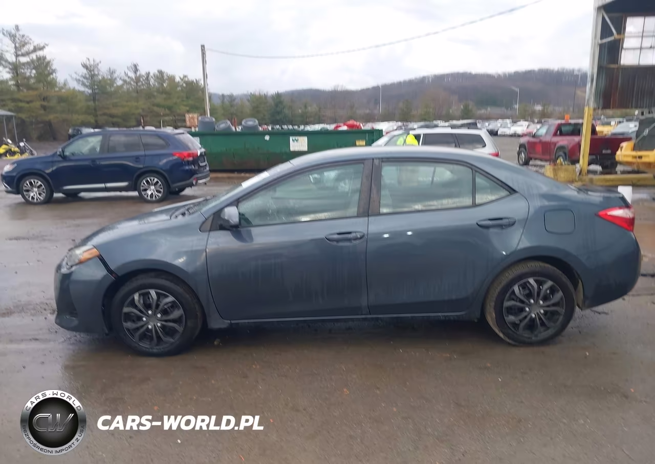 2018 Toyota Corolla Le VIN:5YFBURHE0JP798086 - 14