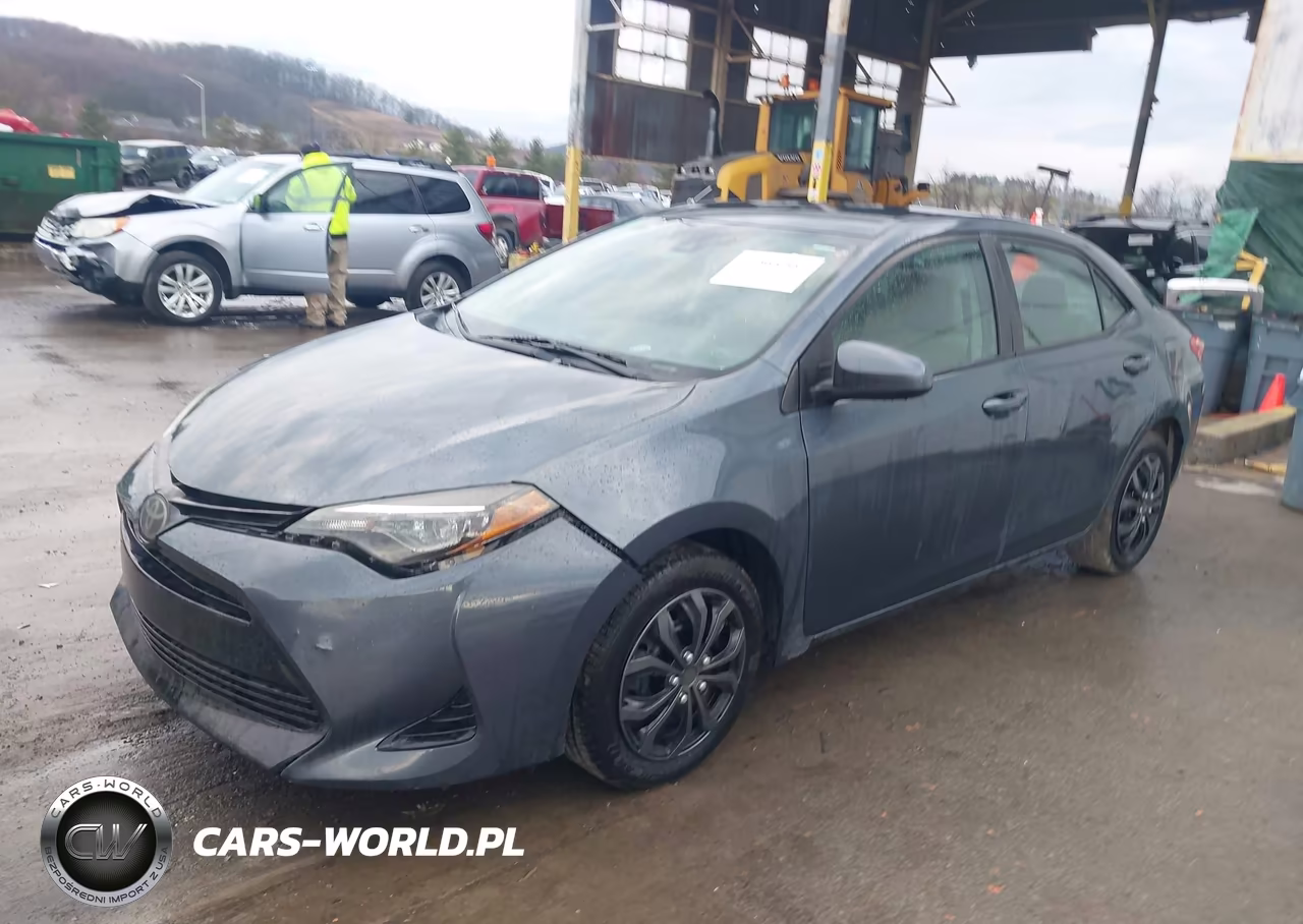 2018 Toyota Corolla Le VIN:5YFBURHE0JP798086 - 2