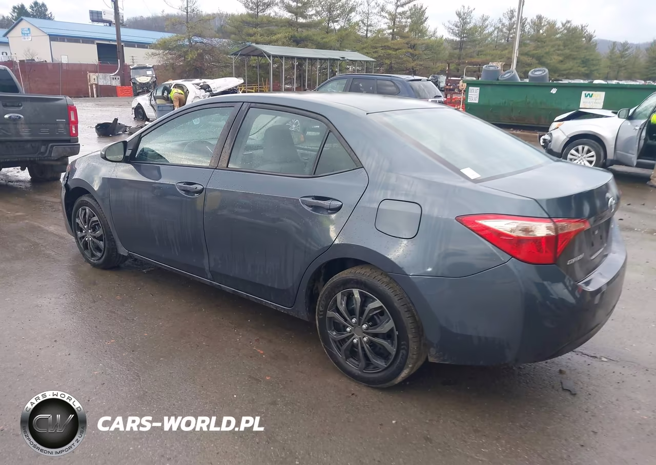 2018 Toyota Corolla Le VIN:5YFBURHE0JP798086 - 3