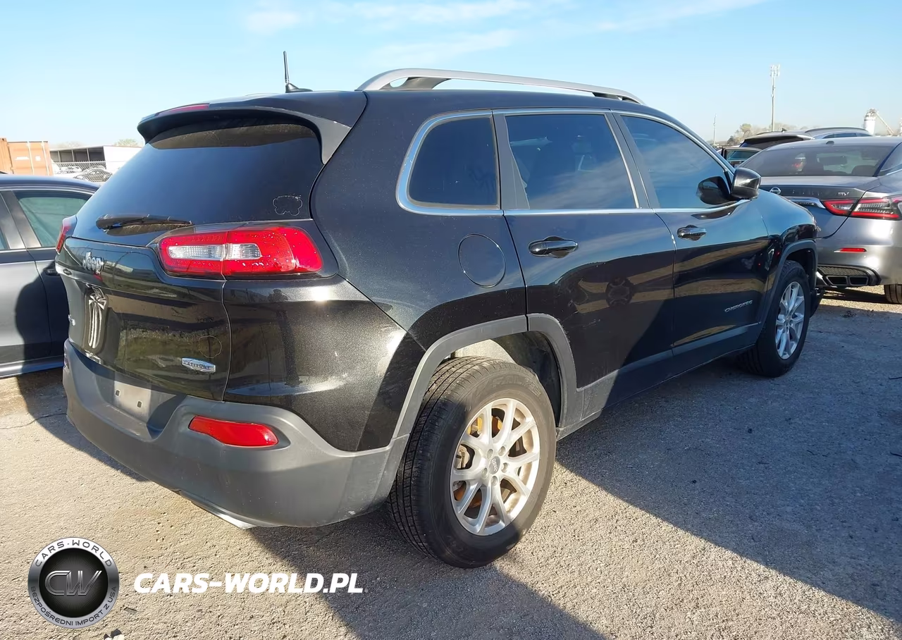 2015 Jeep Cherokee Latitude VIN:1C4PJMCS9FW512510 - 4