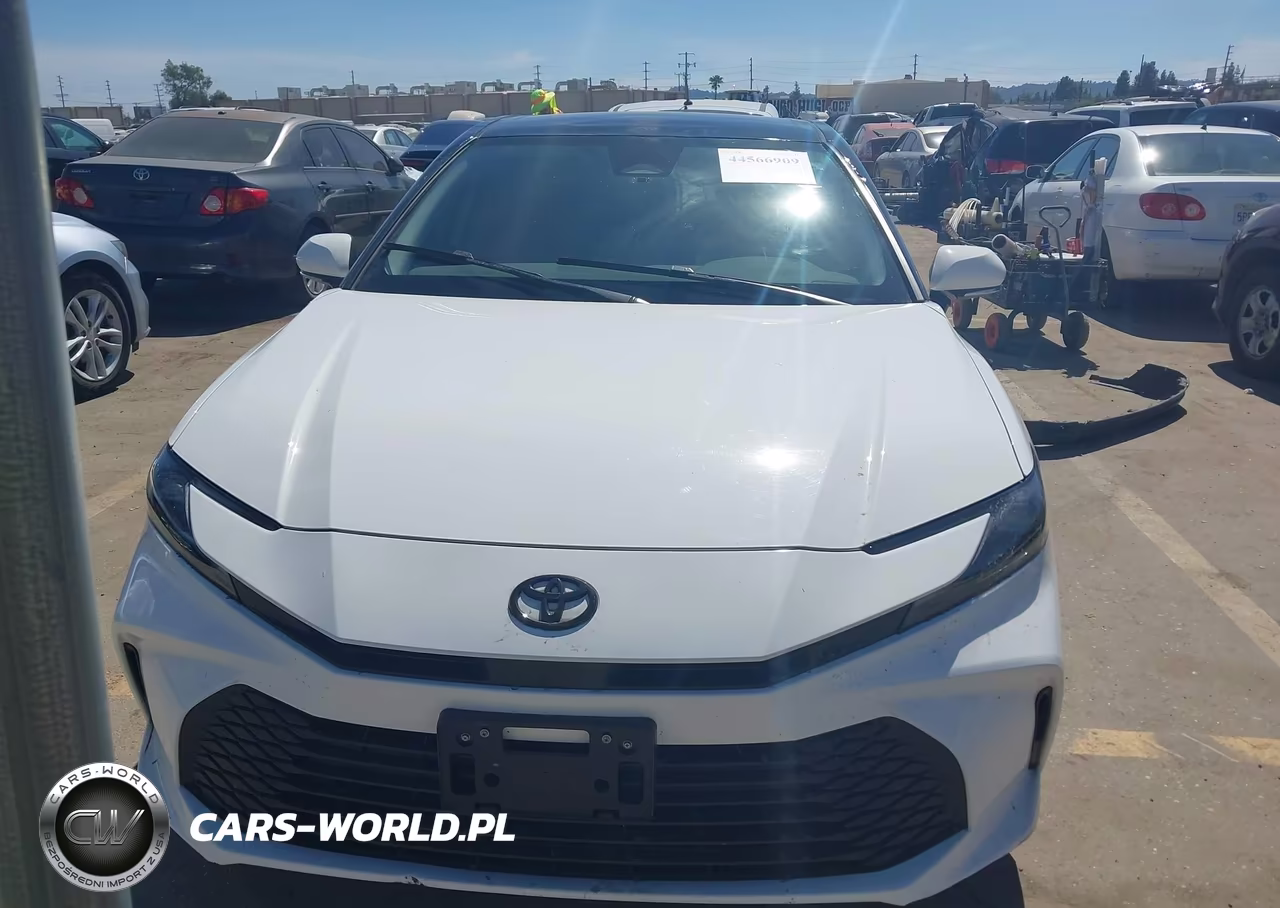 2025 Toyota Camry Le VIN:4T1DAACK8SU598878 - 13