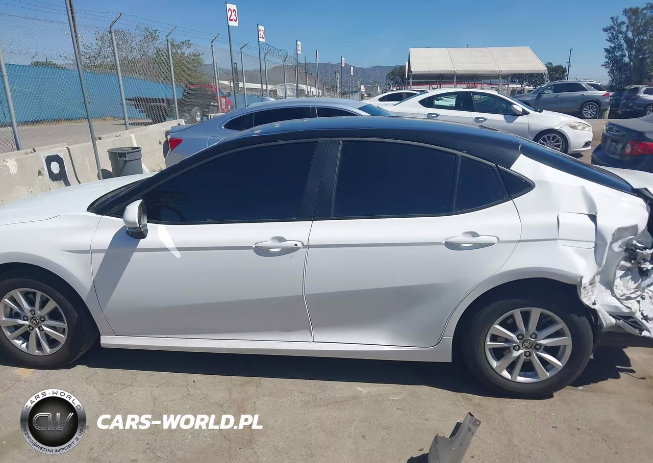 2025 Toyota Camry Le VIN:4T1DAACK8SU598878 - 15