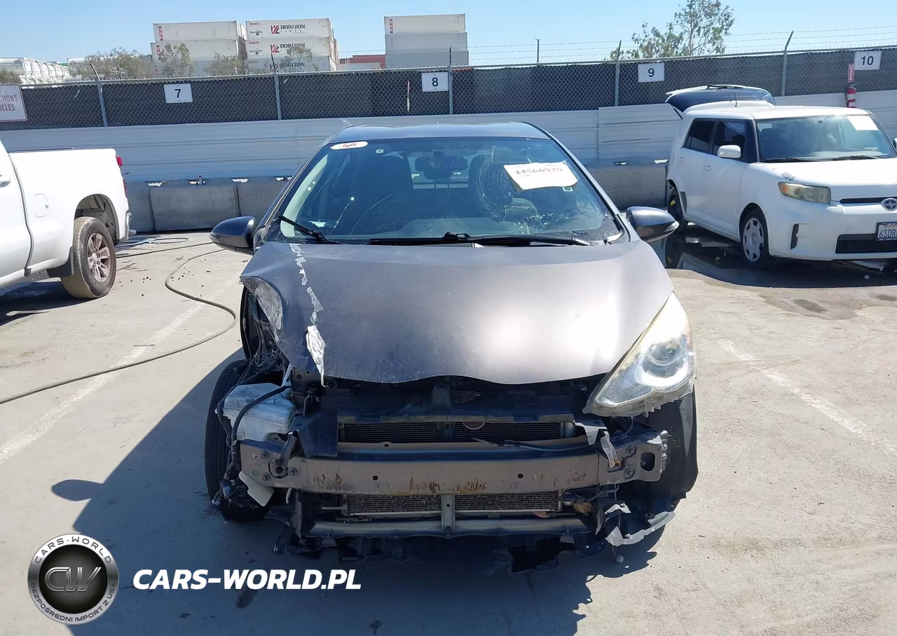 2015 Toyota Prius C Two VIN:JTDKDTB38F1102221 - 13
