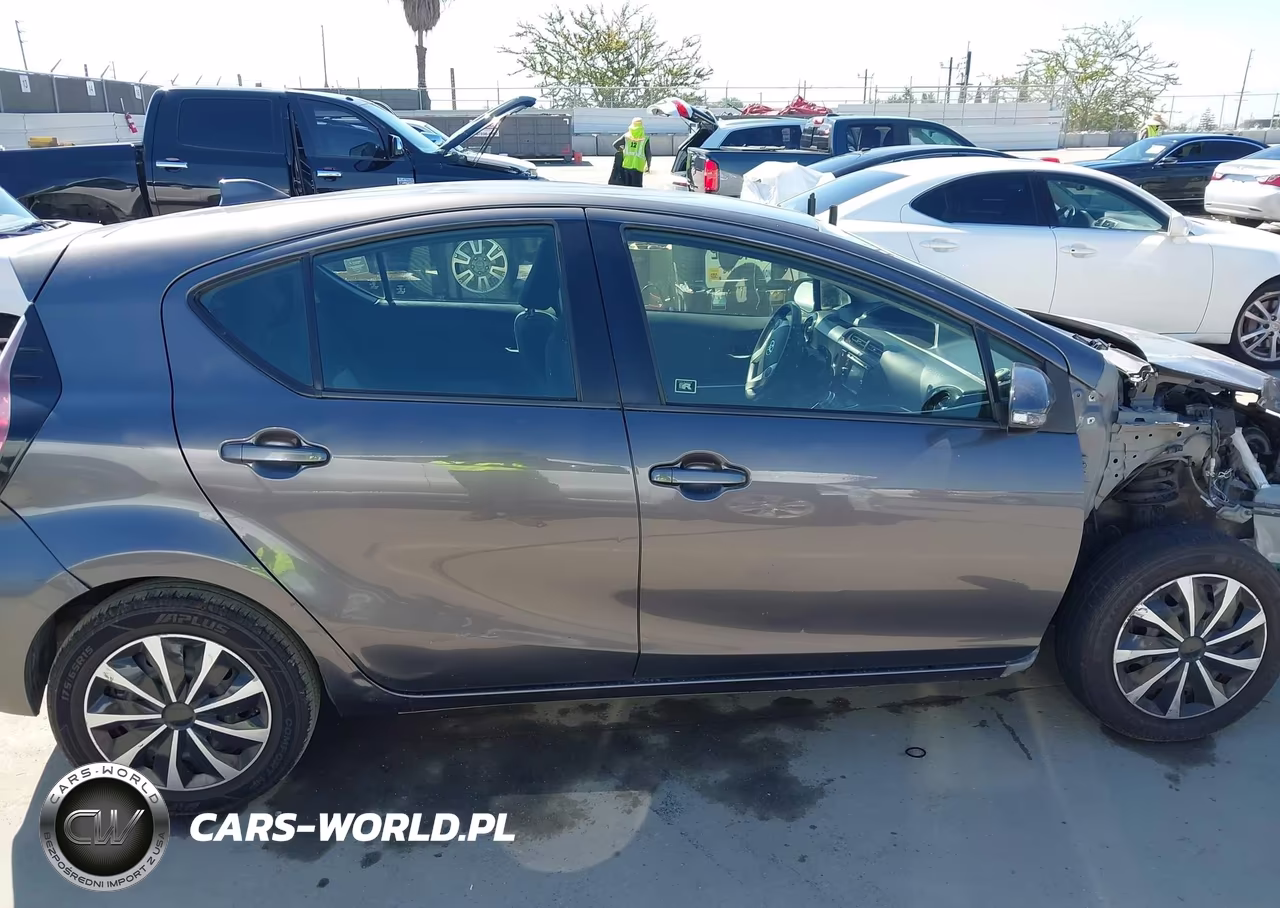 2015 Toyota Prius C Two VIN:JTDKDTB38F1102221 - 14