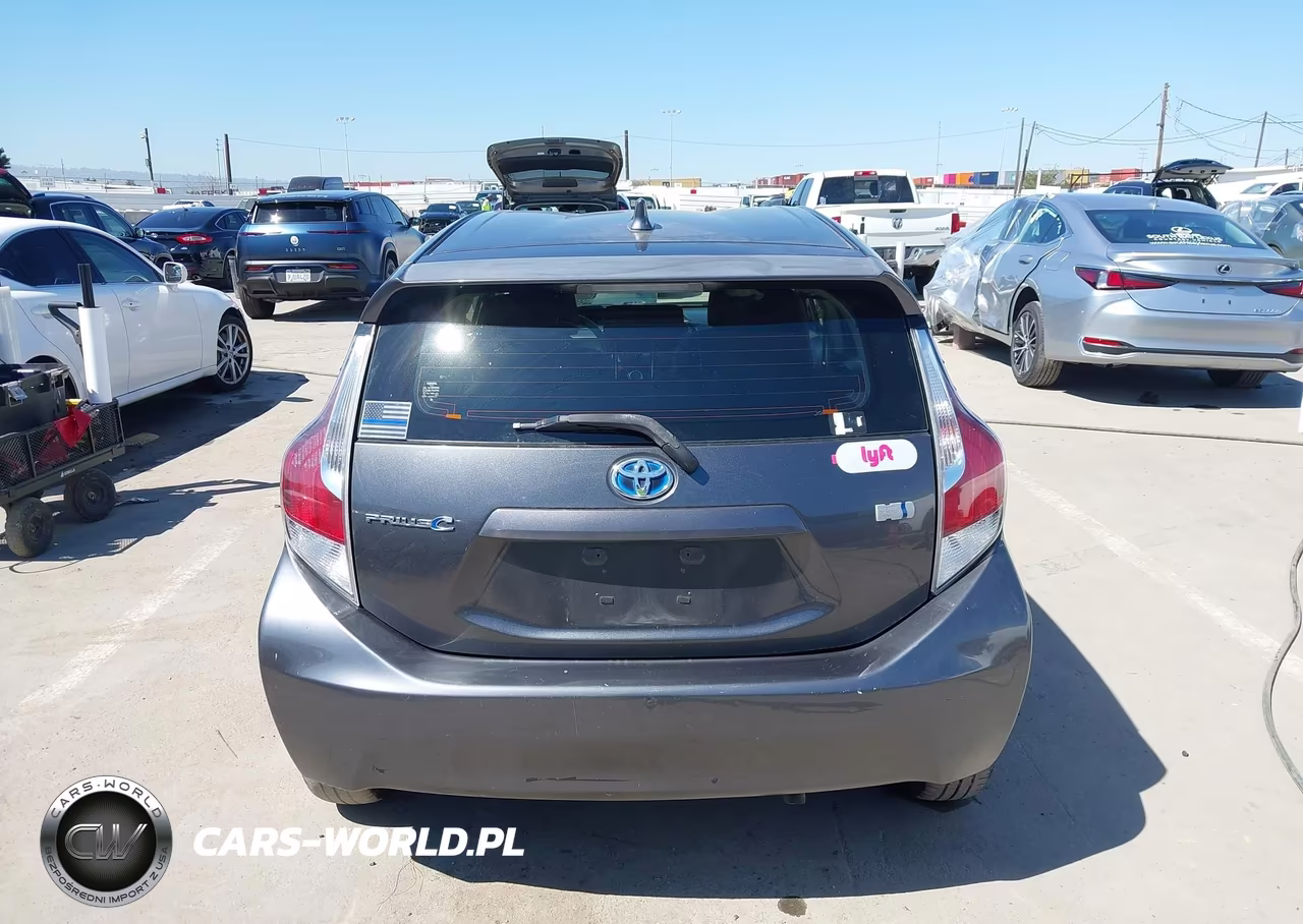 2015 Toyota Prius C Two VIN:JTDKDTB38F1102221 - 17