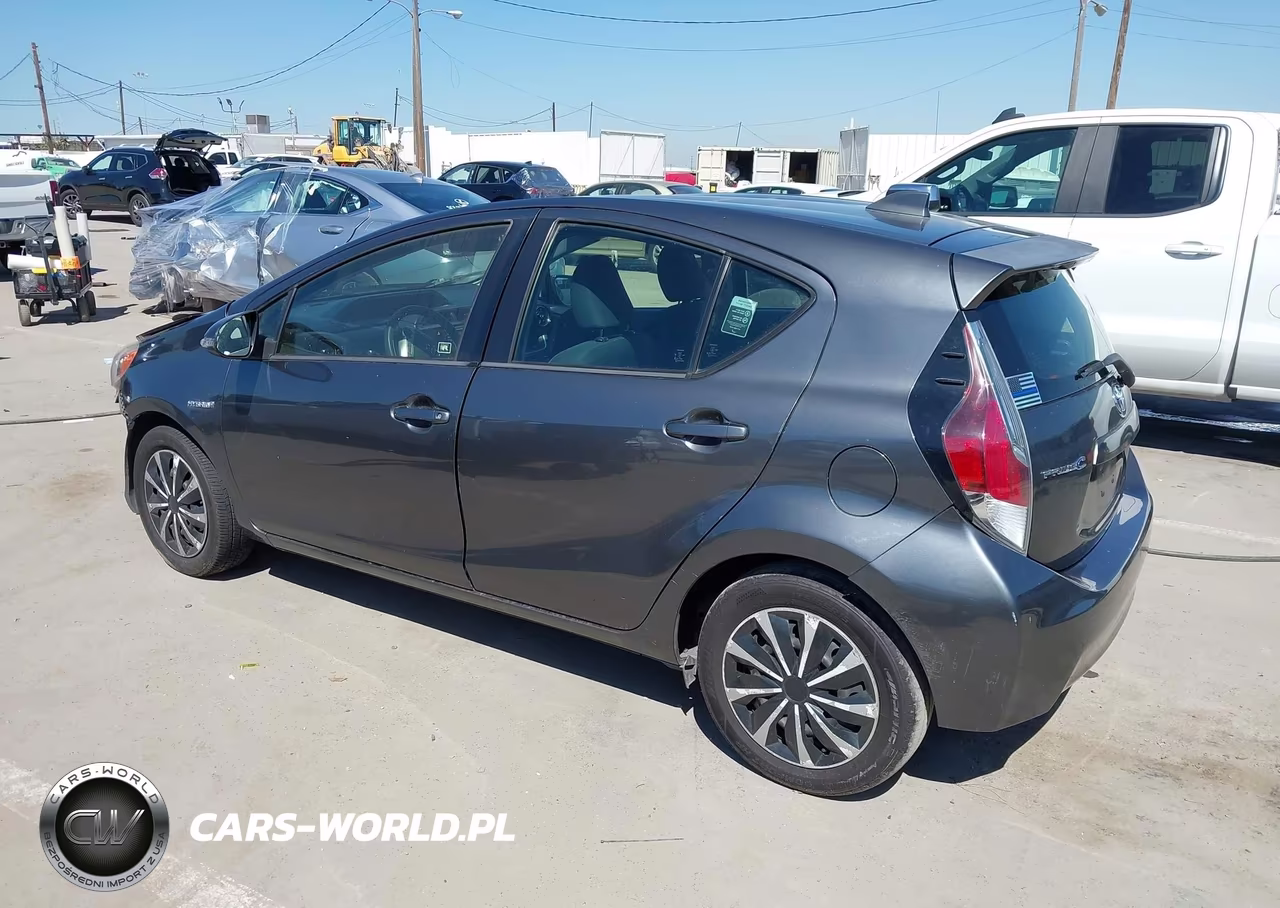 2015 Toyota Prius C Two VIN:JTDKDTB38F1102221 - 3