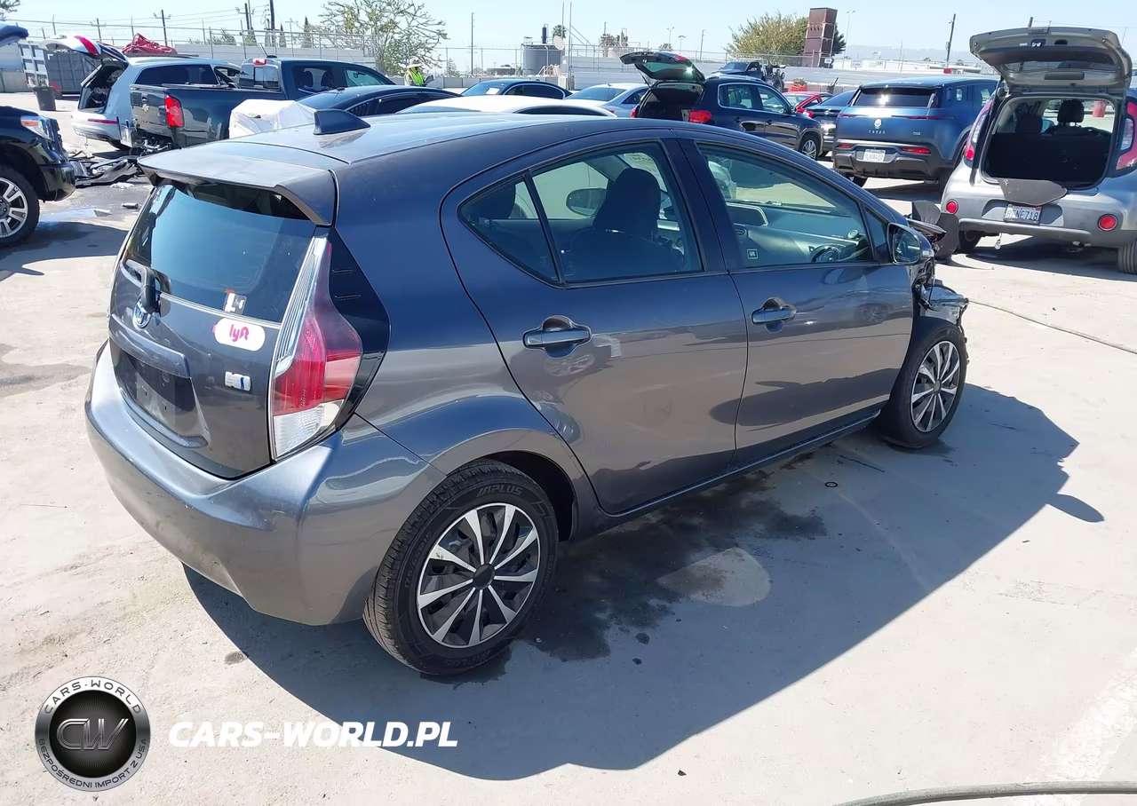 2015 Toyota Prius C Two VIN:JTDKDTB38F1102221 - 4