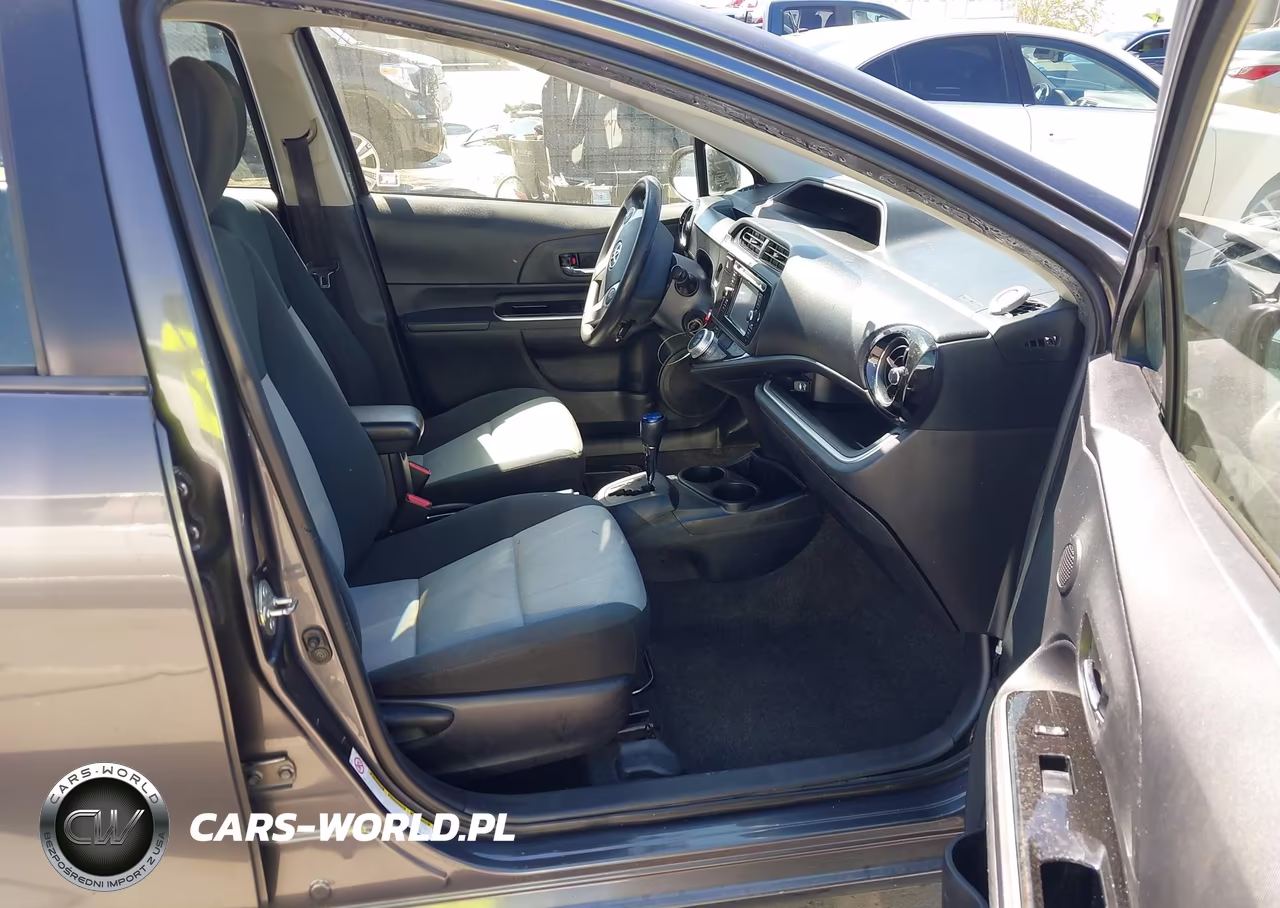 2015 Toyota Prius C Two VIN:JTDKDTB38F1102221 - 5