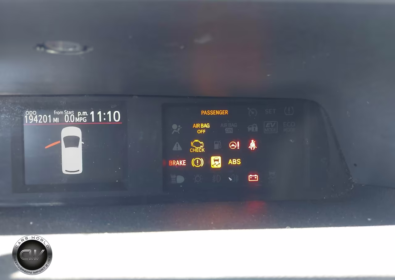 2015 Toyota Prius C Two VIN:JTDKDTB38F1102221 - 7