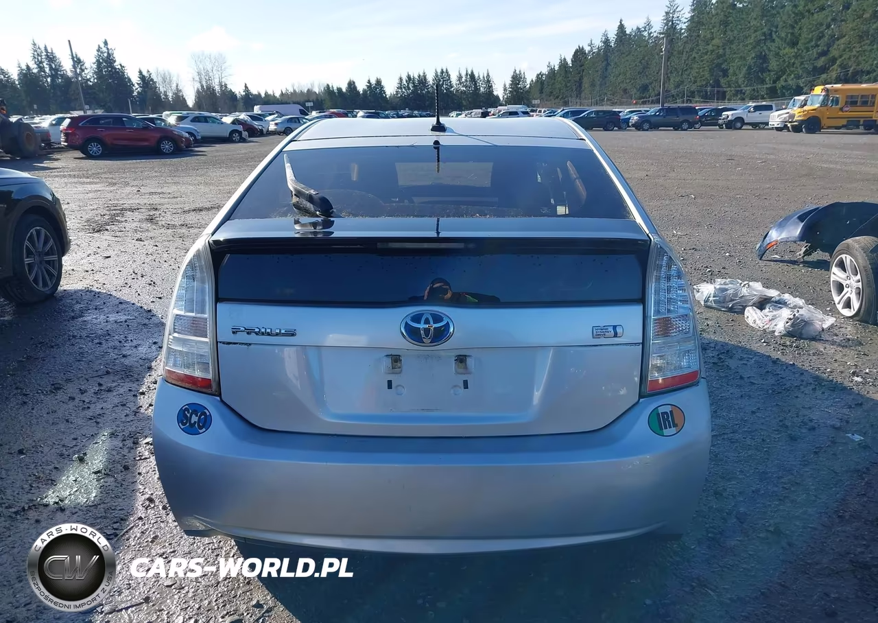 2011 Toyota Prius Two VIN:JTDKN3DU0B5252104 - 16