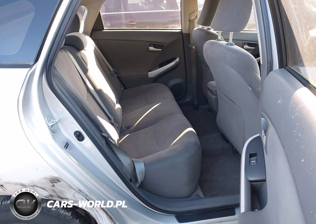 2011 Toyota Prius Two VIN:JTDKN3DU0B5252104 - 18