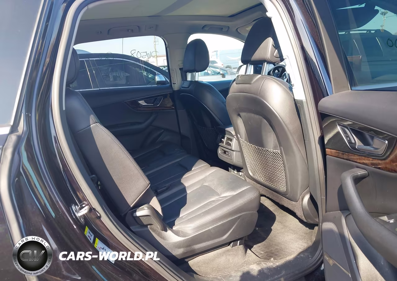 2018 Audi Q7 3.0T Premium VIN:WA1LAAF70JD044959 - 8