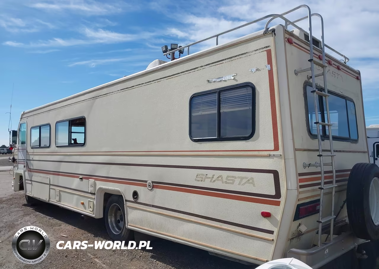 1985 Chevrolet Shasta Roadmaster 3300 VIN:1GBKP37W4F3326993 - 3