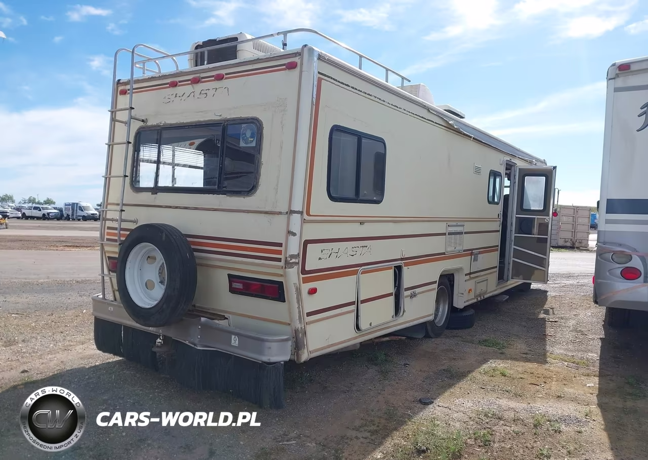 1985 Chevrolet Shasta Roadmaster 3300 VIN:1GBKP37W4F3326993 - 4