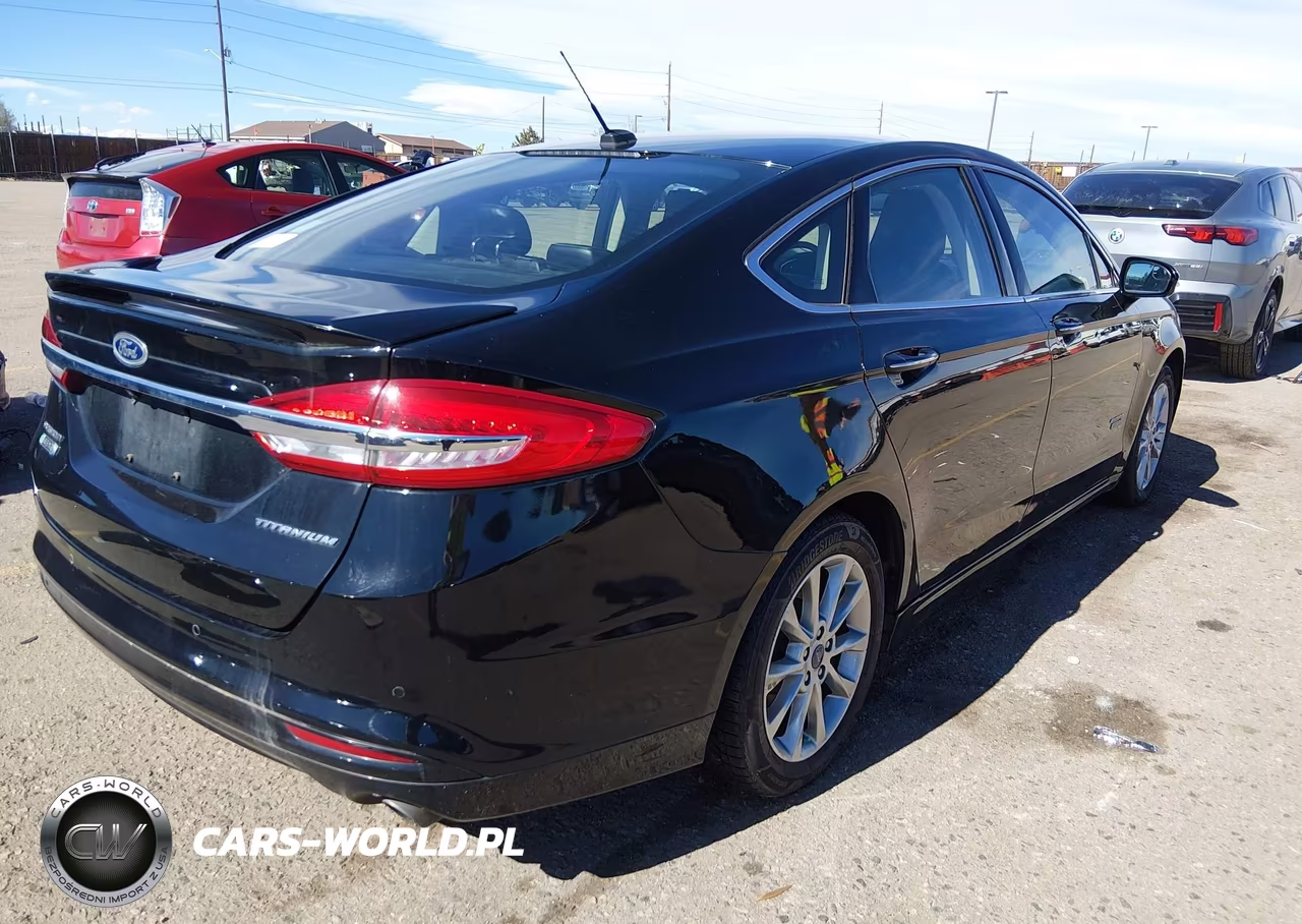 2017 Ford Fusion Energi Platinum-Titanium VIN:3FA6P0SU8HR288955 - 4