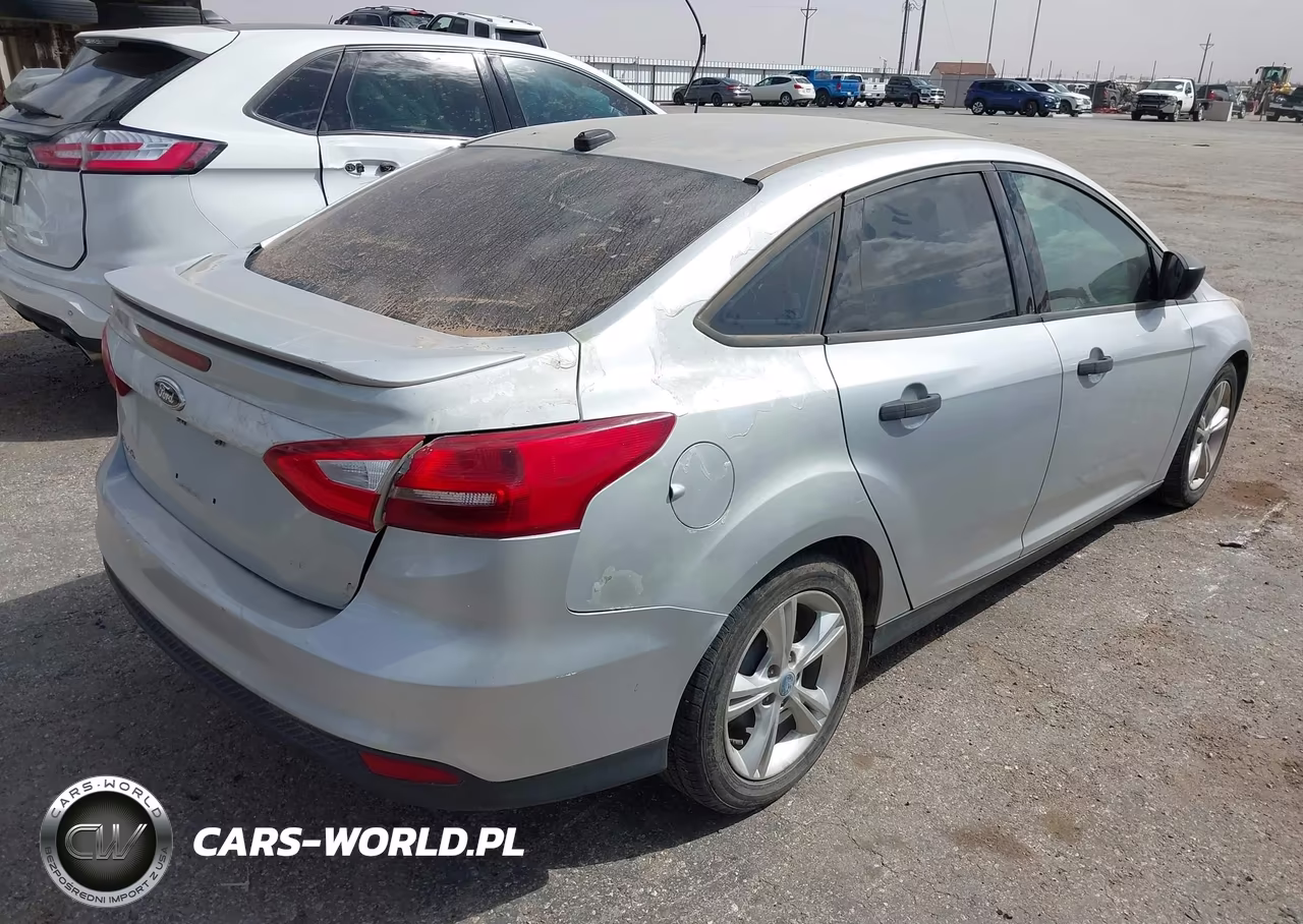 2015 Ford Focus S VIN:1FADP3E2XFL347955 - 4