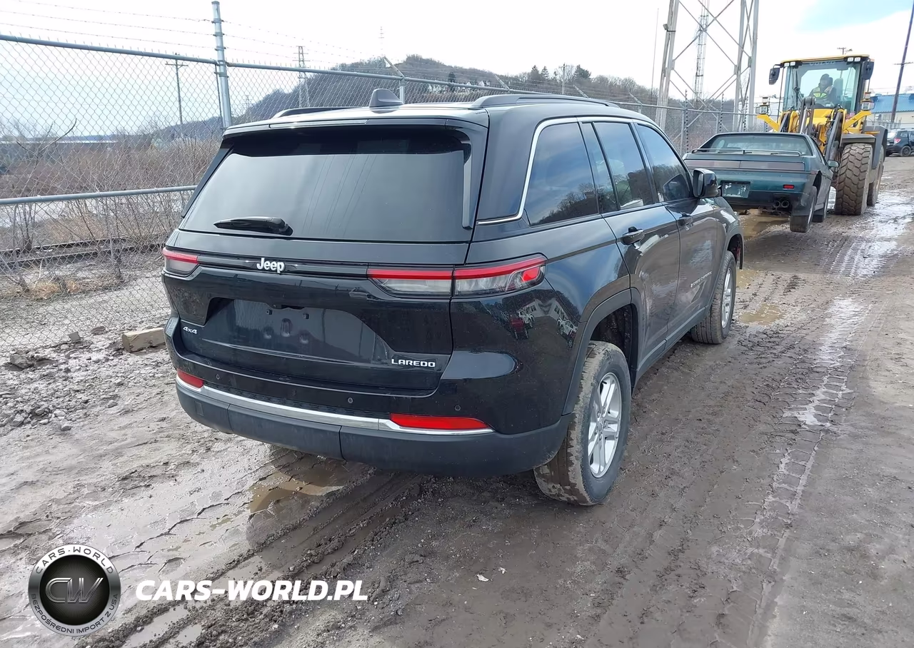 2024 Jeep Grand Cherokee Laredo 4X4 VIN:1C4RJHAG6RC212279 - 4