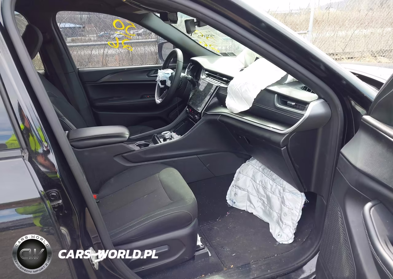 2024 Jeep Grand Cherokee Laredo 4X4 VIN:1C4RJHAG6RC212279 - 5