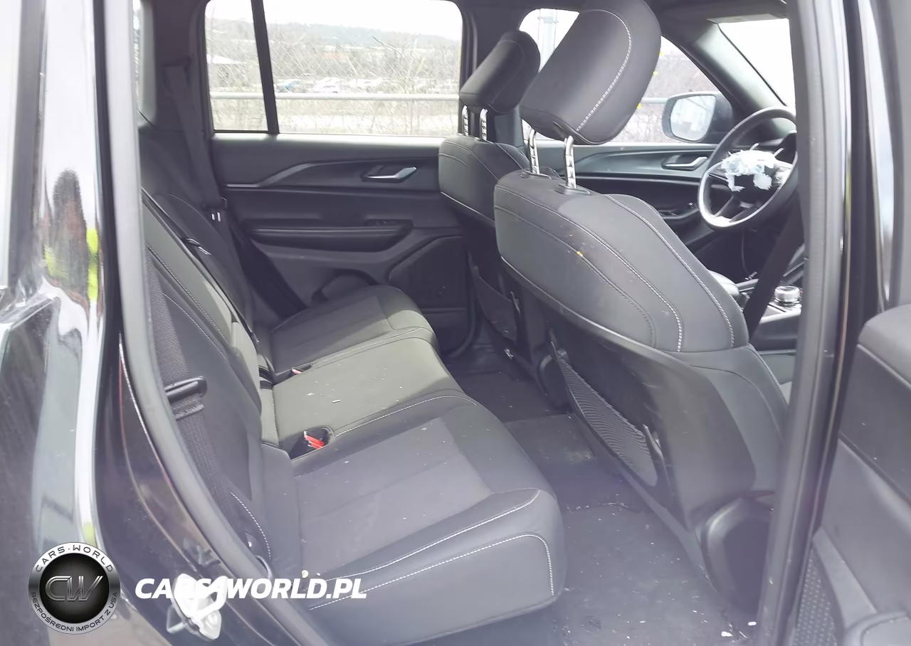 2024 Jeep Grand Cherokee Laredo 4X4 VIN:1C4RJHAG6RC212279 - 8