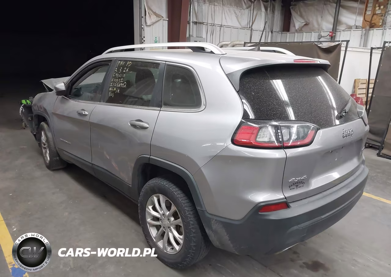 2019 Jeep Cherokee Latitude 4X4 VIN:1C4PJMCX5KD101932 - 3