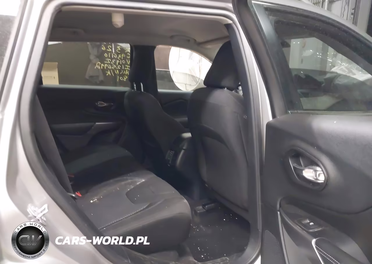 2019 Jeep Cherokee Latitude 4X4 VIN:1C4PJMCX5KD101932 - 8