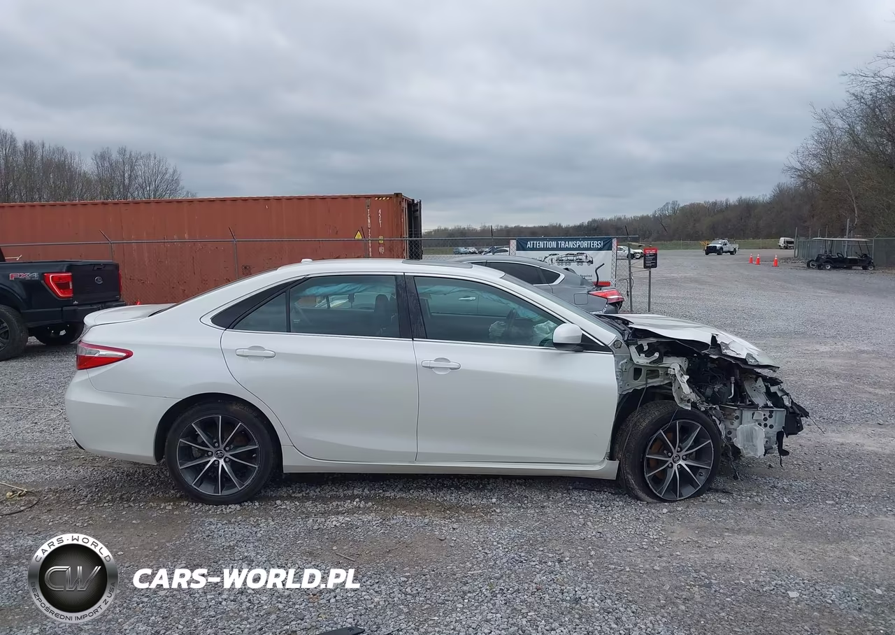 2016 Toyota Camry Xse VIN:4T1BF1FK7GU131642 - 13