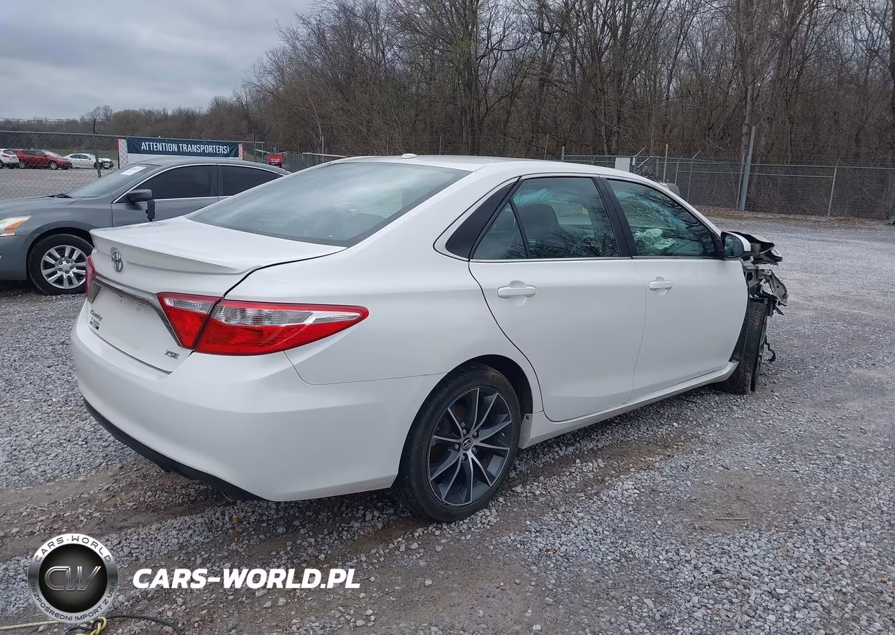 2016 Toyota Camry Xse VIN:4T1BF1FK7GU131642 - 4