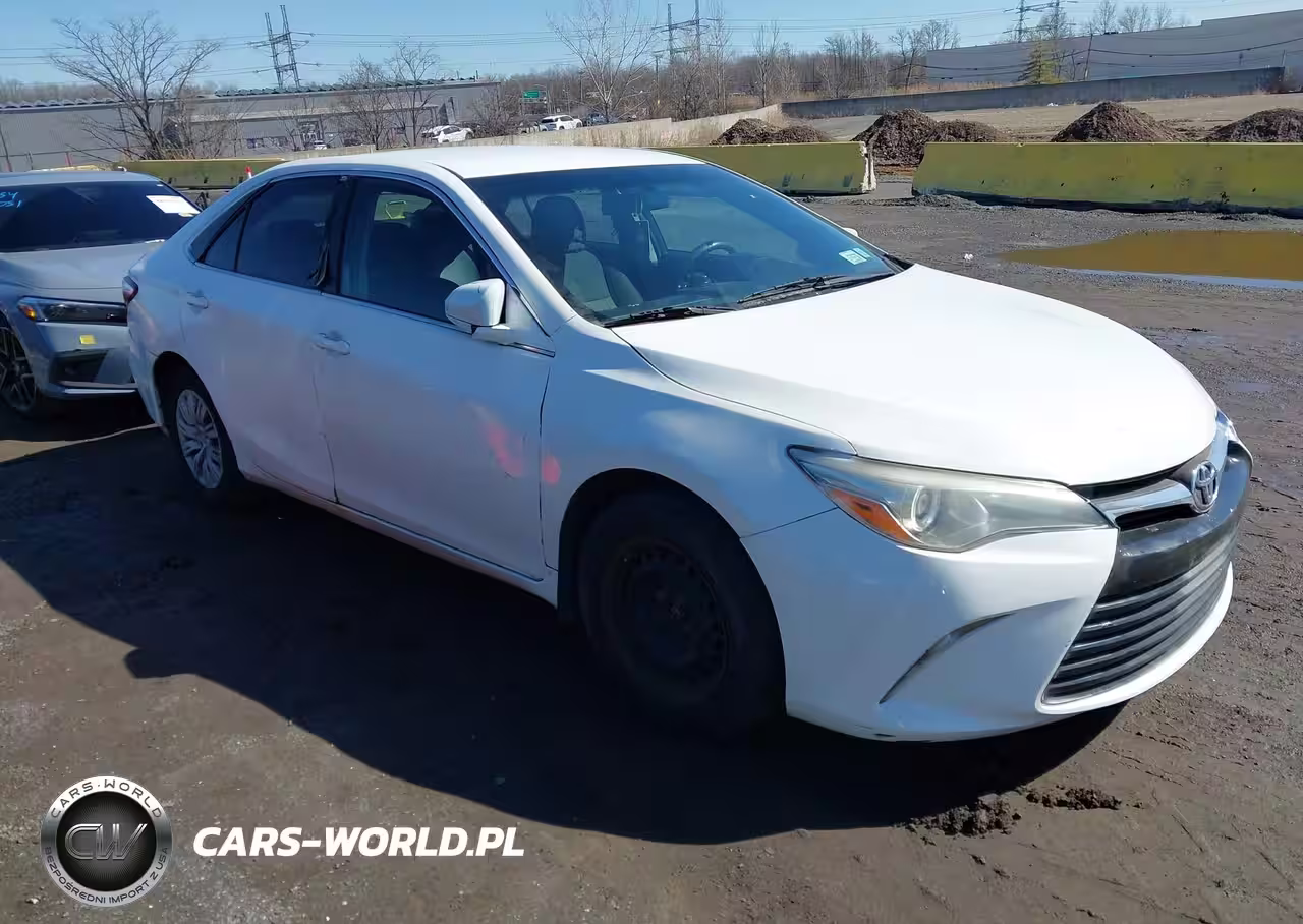 2015 Toyota Camry Hybrid Le