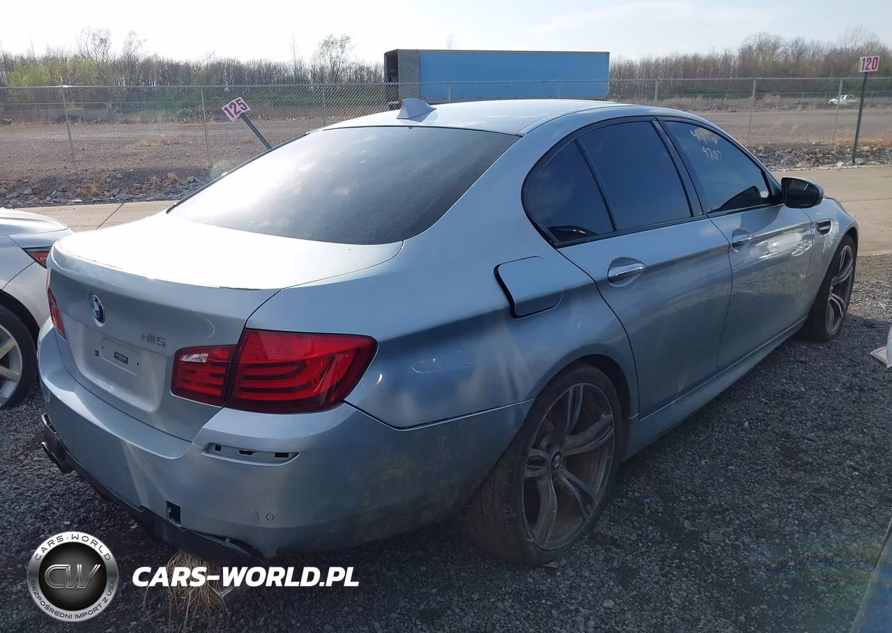 2013 BMW M5 VIN:WBSFV9C53DD096625 - 4