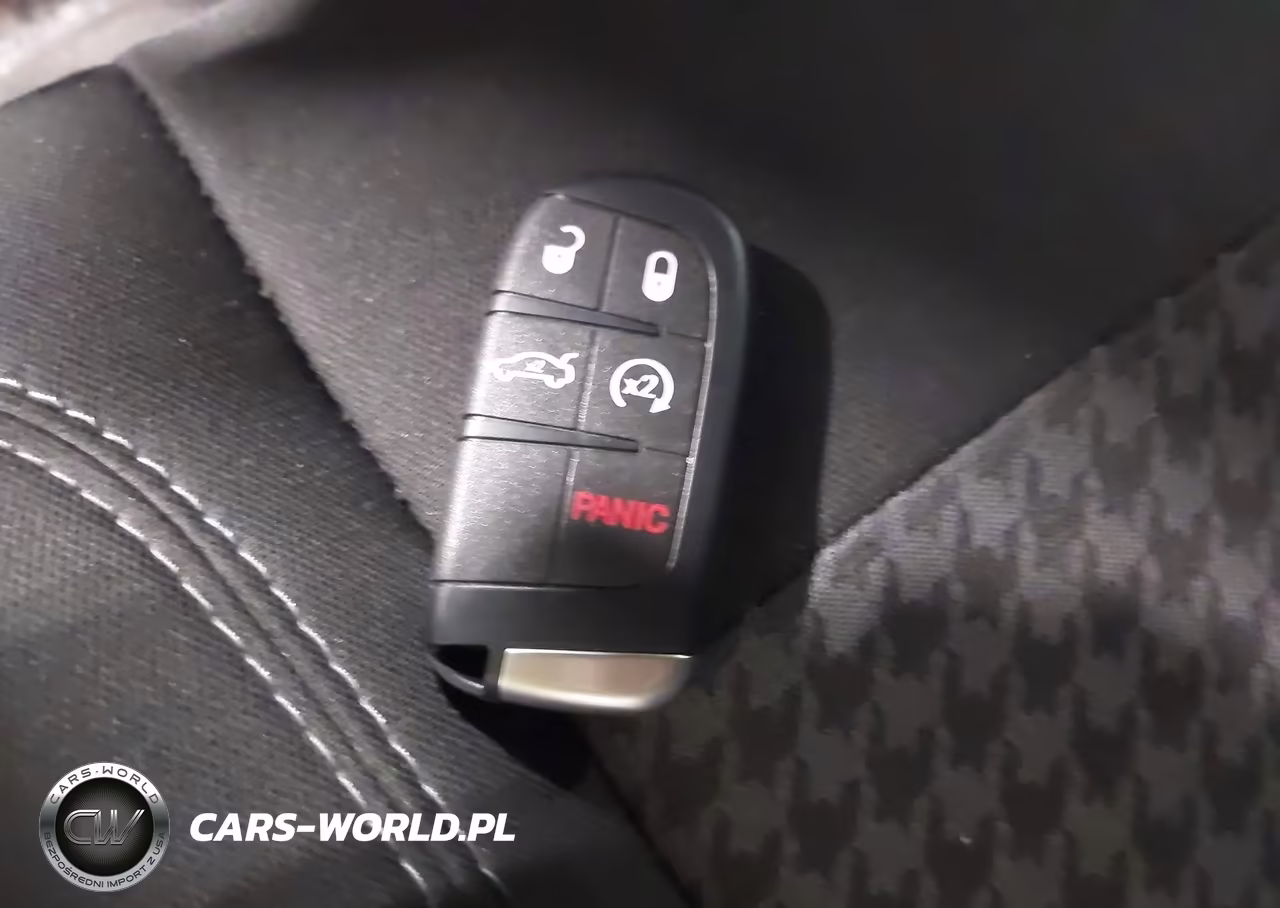 2018 Dodge Challenger Sxt VIN:2C3CDZAG0JH161855 - 11