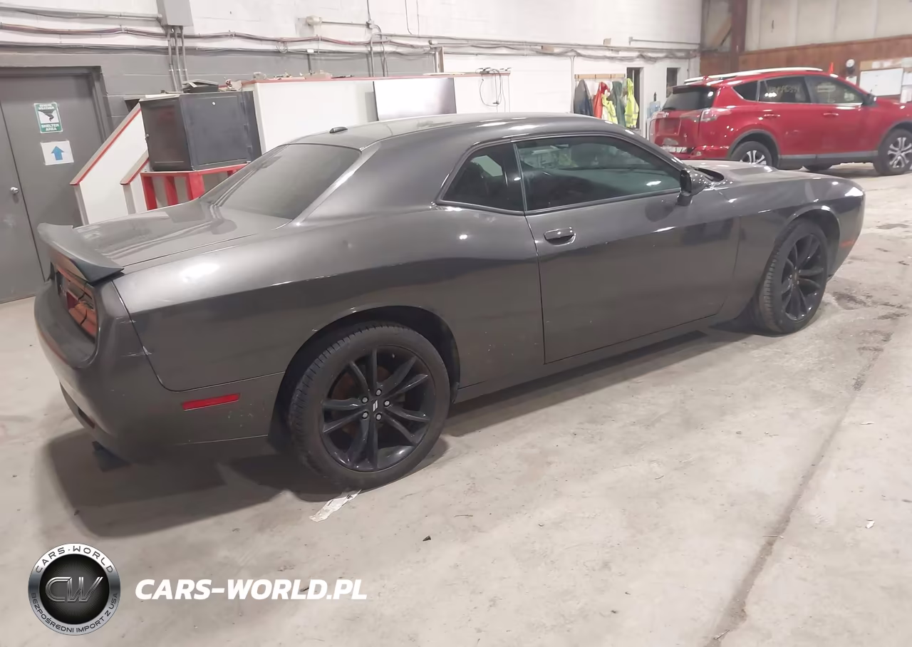 2018 Dodge Challenger Sxt VIN:2C3CDZAG0JH161855 - 4