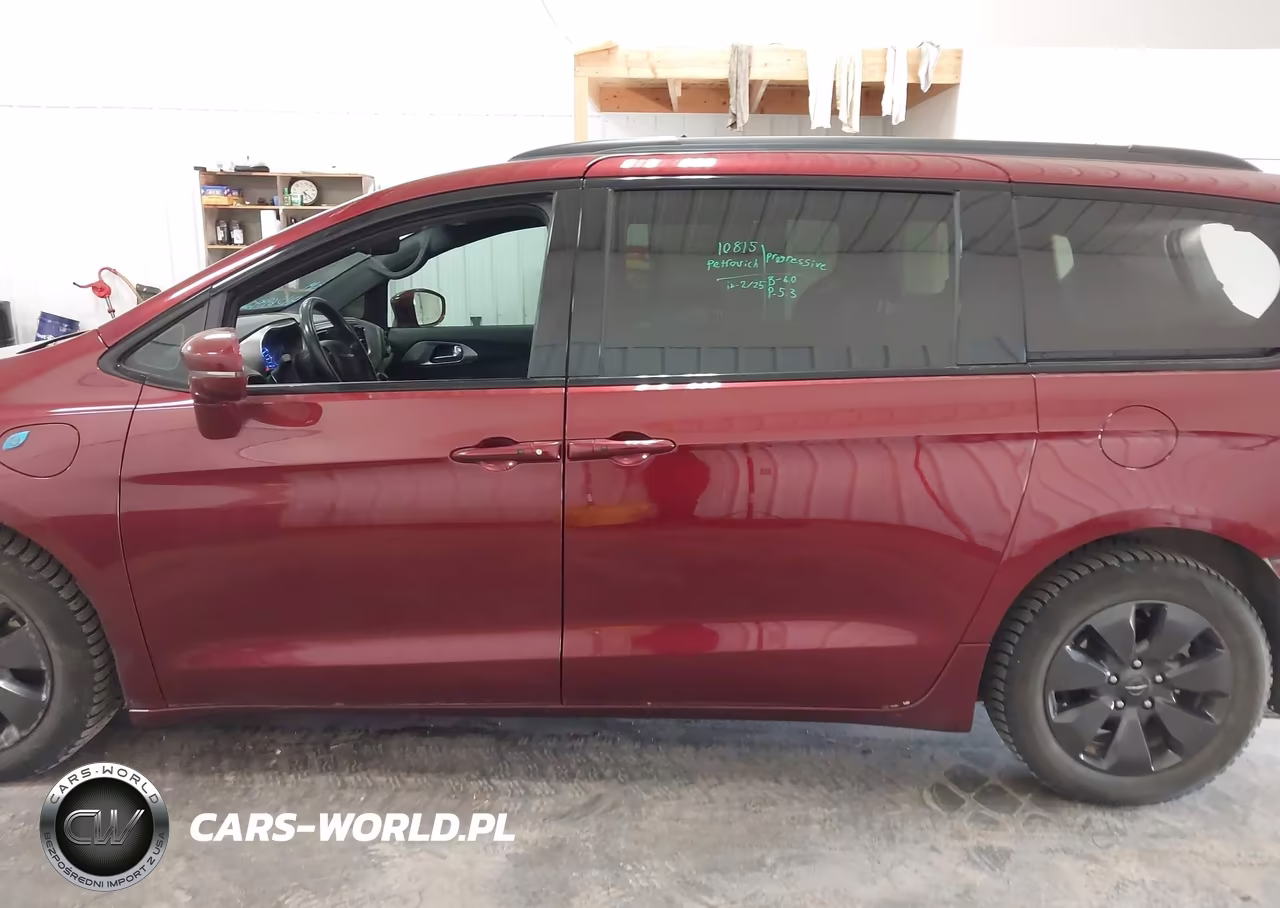 2020 Chrysler Pacifica Hybrid Limited VIN:2C4RC1N7XLR146703 - 15