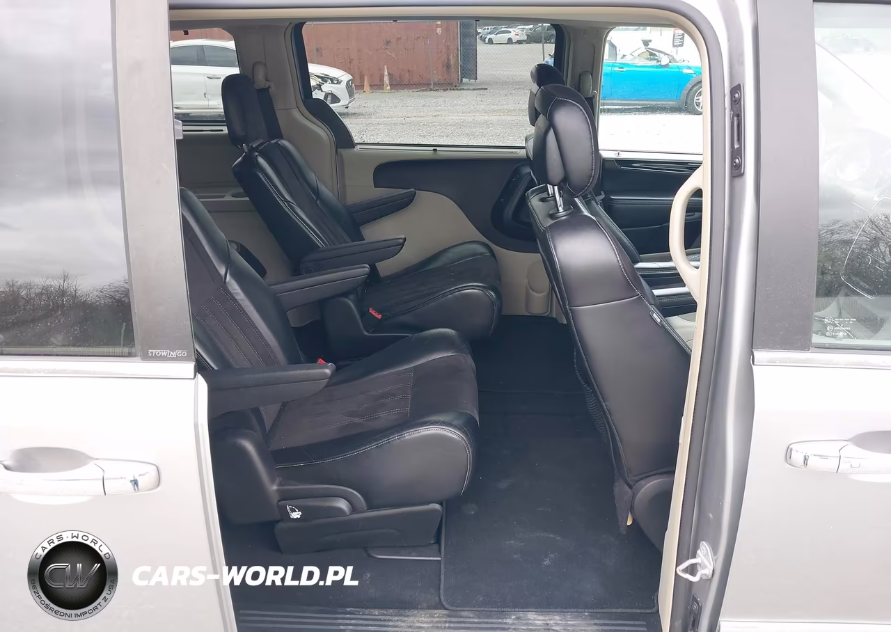 2014 Chrysler Town & Country Touring-L 30Th Anniversary VIN:2C4RC1CG3ER258782 - 8