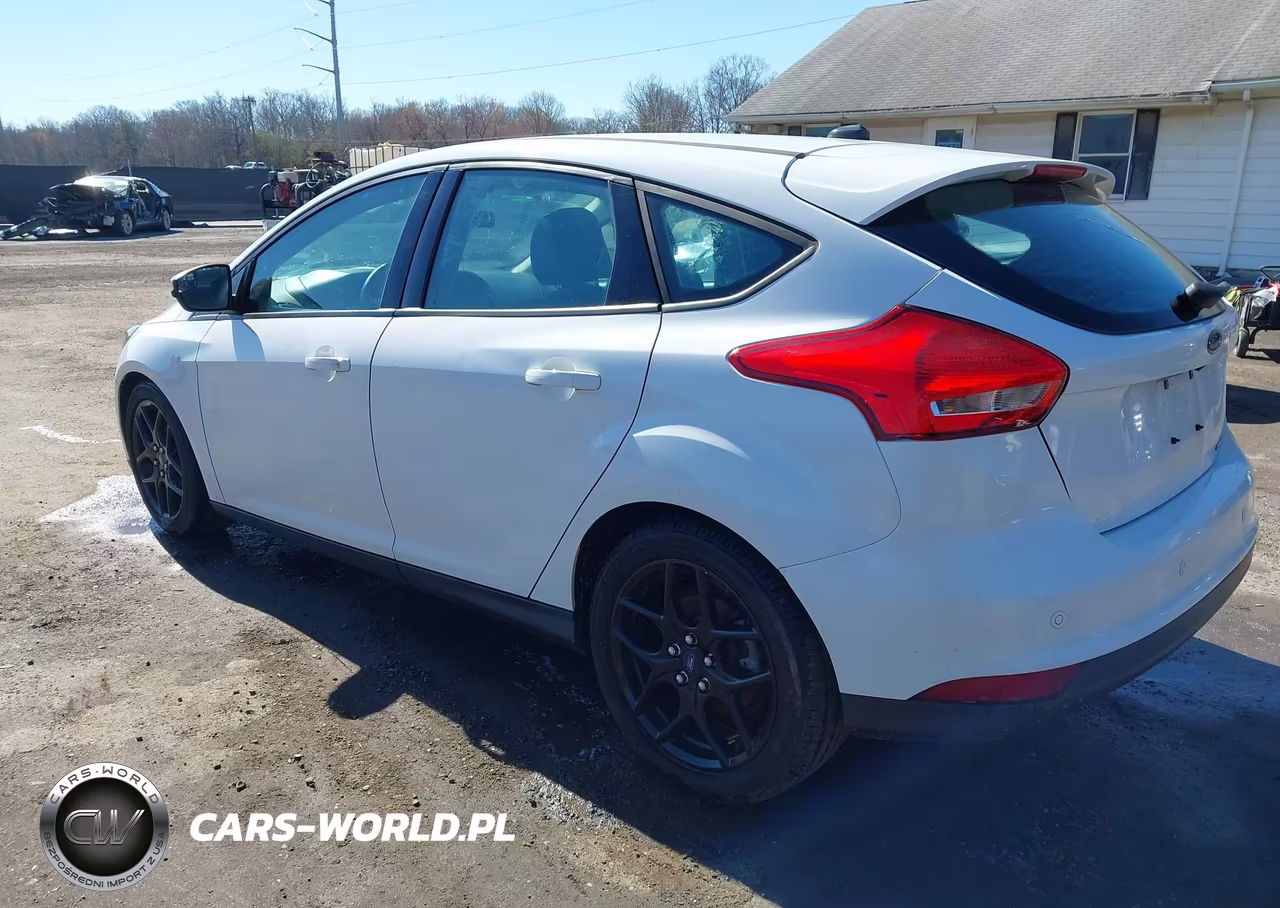 2016 Ford Focus Se VIN:1FADP3K26GL205558 - 3