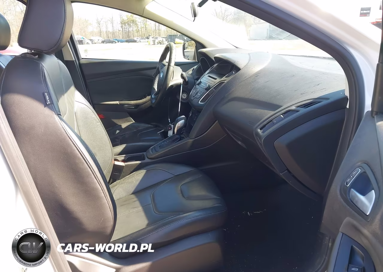 2016 Ford Focus Se VIN:1FADP3K26GL205558 - 5