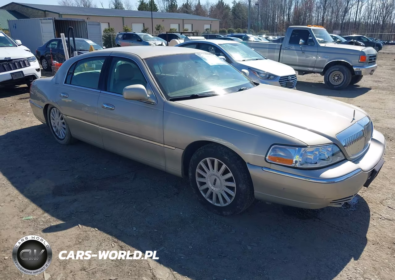 2005 Lincoln Town Car Signature