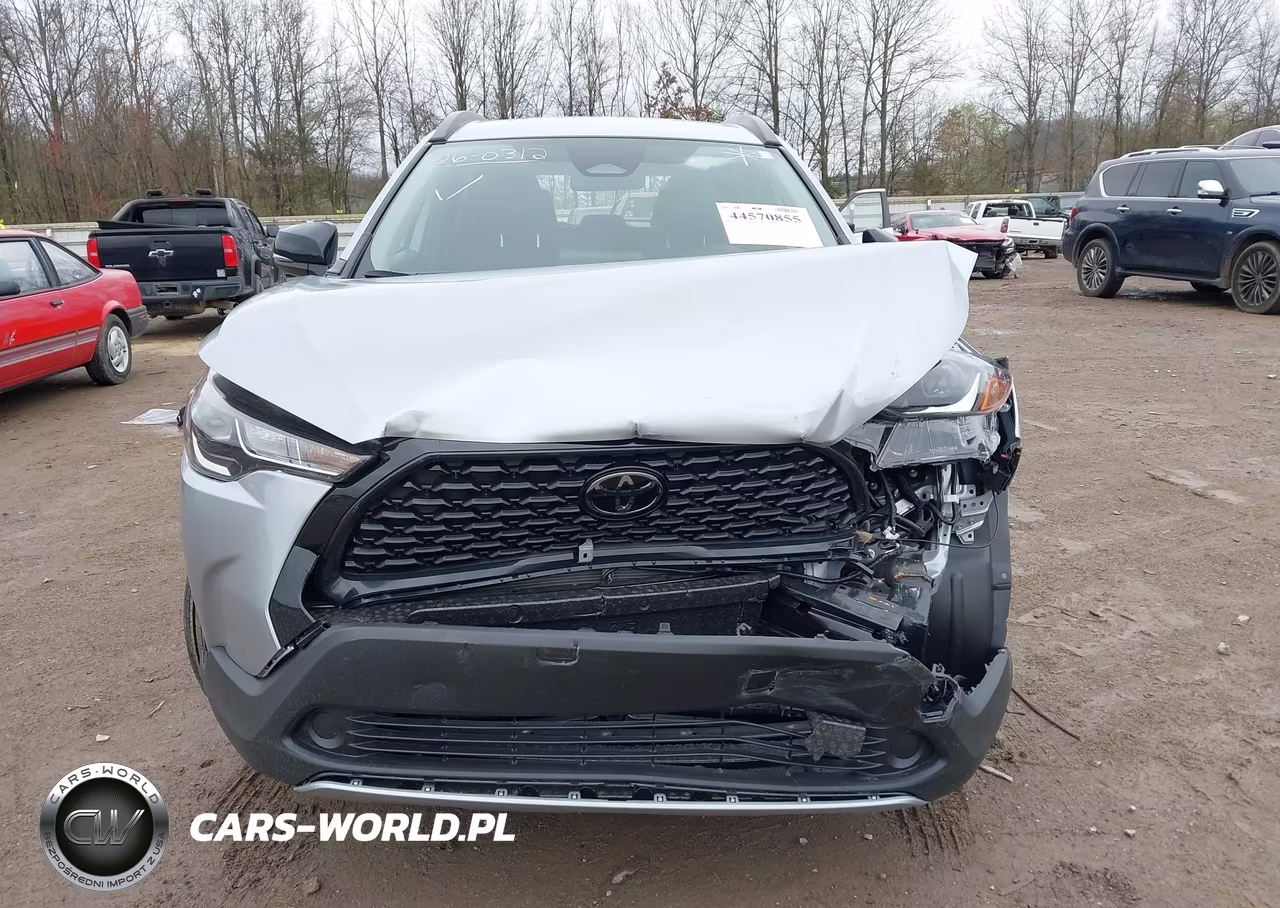 2025 Toyota Corolla Cross Le VIN:7MUCAAAG5SV147562 - 13