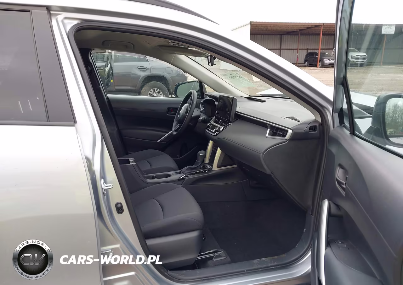 2025 Toyota Corolla Cross Le VIN:7MUCAAAG5SV147562 - 5