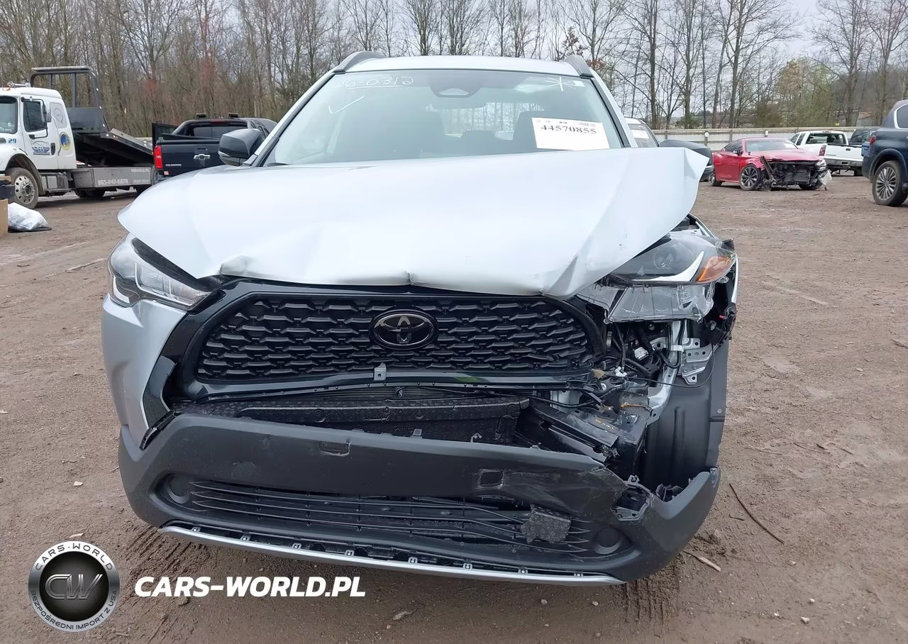 2025 Toyota Corolla Cross Le VIN:7MUCAAAG5SV147562 - 6