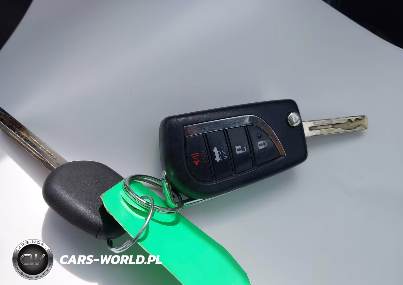 2020 Toyota Camry Le VIN:4T1C11AK4LU355388 - 11