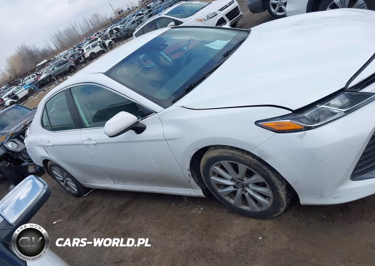 2020 Toyota Camry Le VIN:4T1C11AK4LU355388 - 13