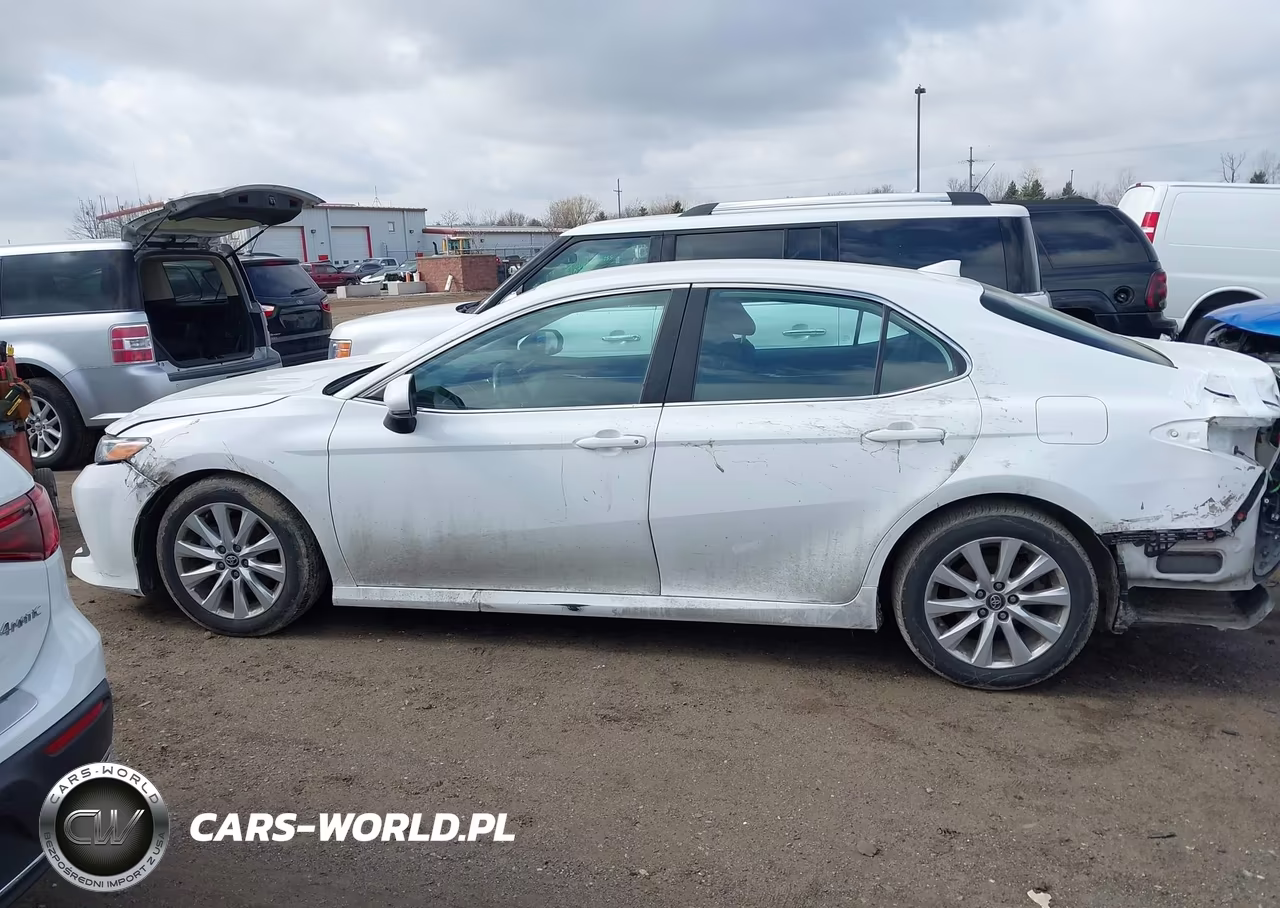2020 Toyota Camry Le VIN:4T1C11AK4LU355388 - 14