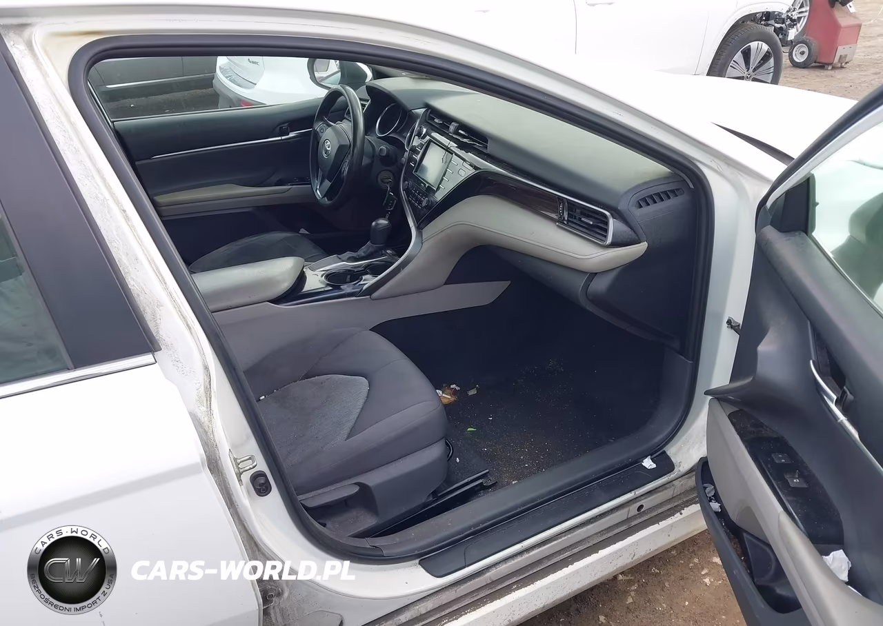 2020 Toyota Camry Le VIN:4T1C11AK4LU355388 - 5
