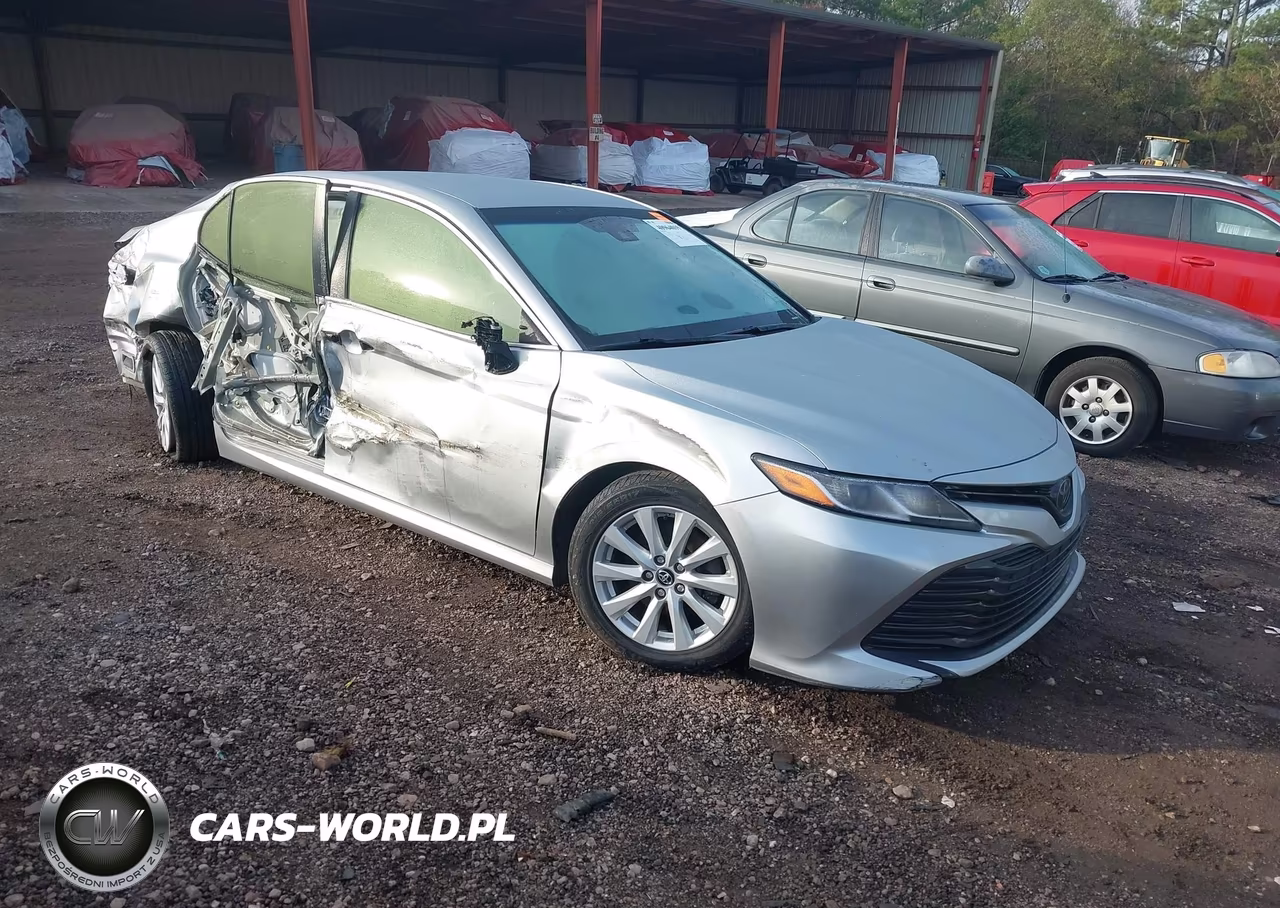 2018 Toyota Camry Le – zdjęcie 1 z 16
