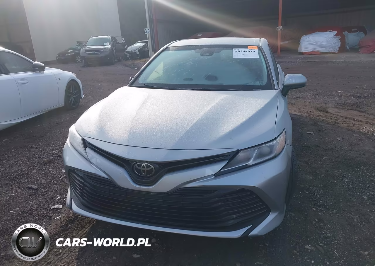 2018 Toyota Camry Le VIN:JTNB11HK7J3030206 - 12